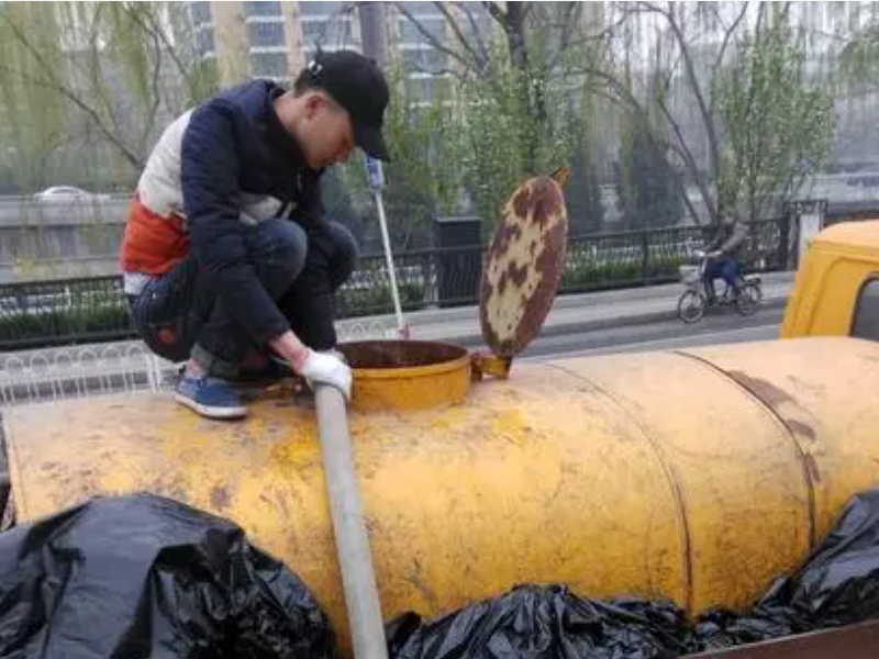 高新低价疏通.抽化粪池,换水龙头.钻孔.室内防水
