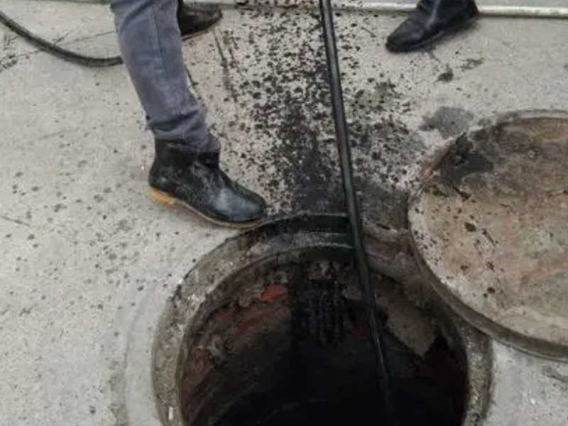 林恺成高新二路白沙路附近下水道疏通安装维修清理粪池
